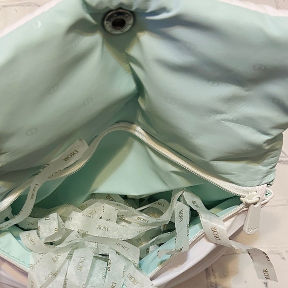 New Dior Pouch & Beauty Bundle With Dior Hydra Life Micellar Cleanser (10 Items) - Picture 3 of 16